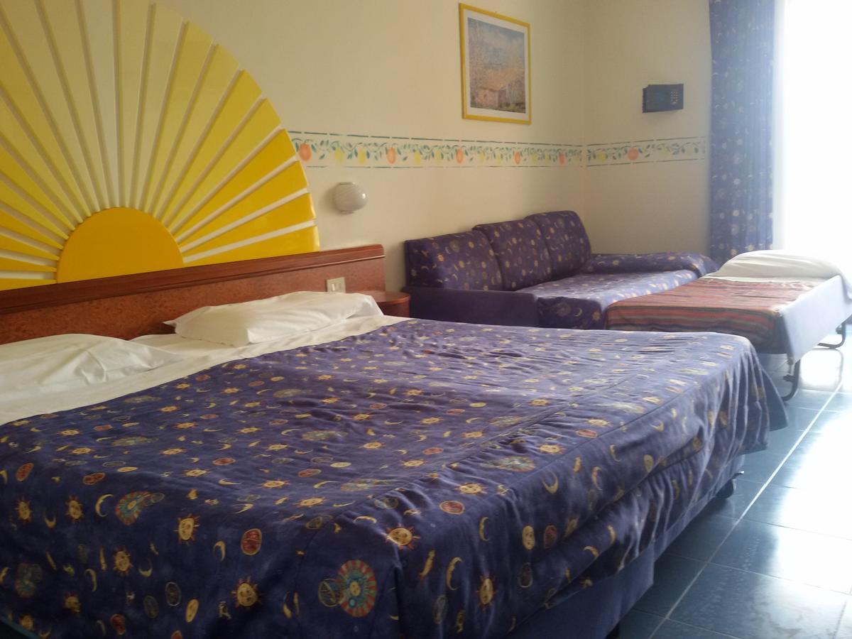 Sporting Baia Hotel Giardini-Naxos Extérieur photo
